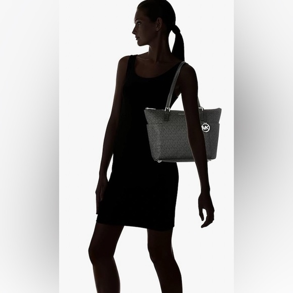 MICHAEL Michael Kors
East-West Monogram Zip Tote Bag NWOT - Picture 15 of 16